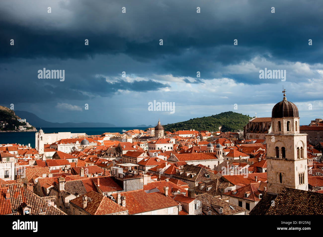 Vieille ville de Dubrovnik sur la mer Adriatique en Croatie, juste avant la tempête Banque D'Images