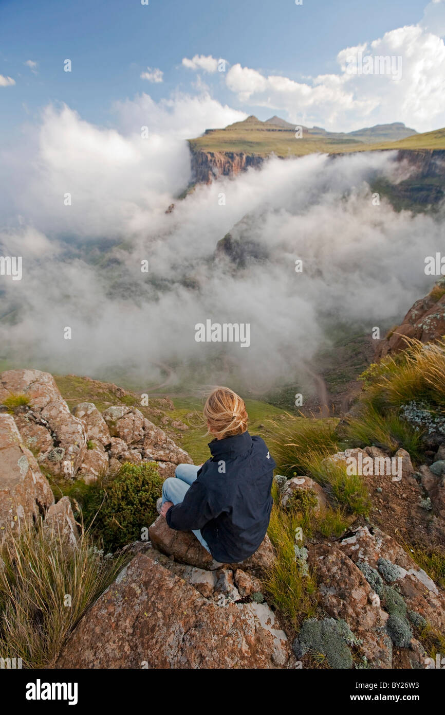 Le Lesotho, Sani Pass. La frontière avec l'Afrique dans le Drakensberg mountain range. Vue magnifique depuis le sommet du col. M. Banque D'Images