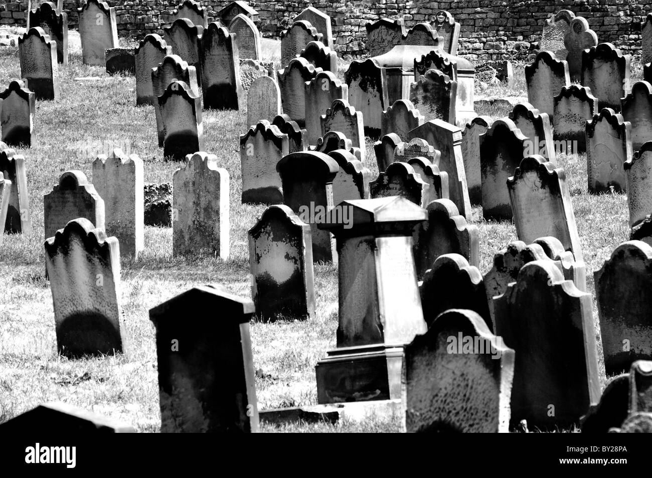 Les pierres tombales à St.Marys church Whitby Yorkshire Banque D'Images