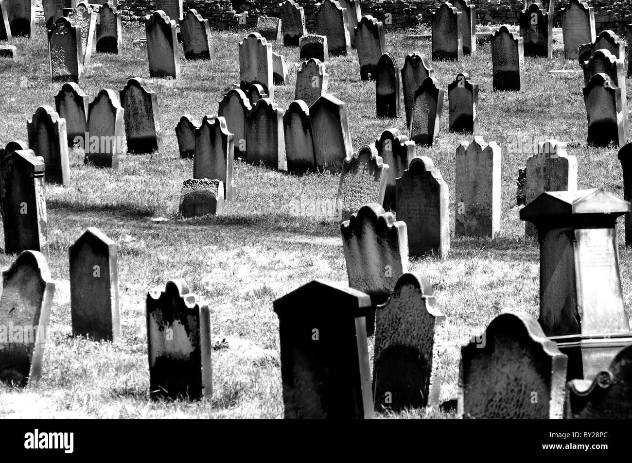 Les pierres tombales à St.Marys church Whitby Yorkshire Banque D'Images