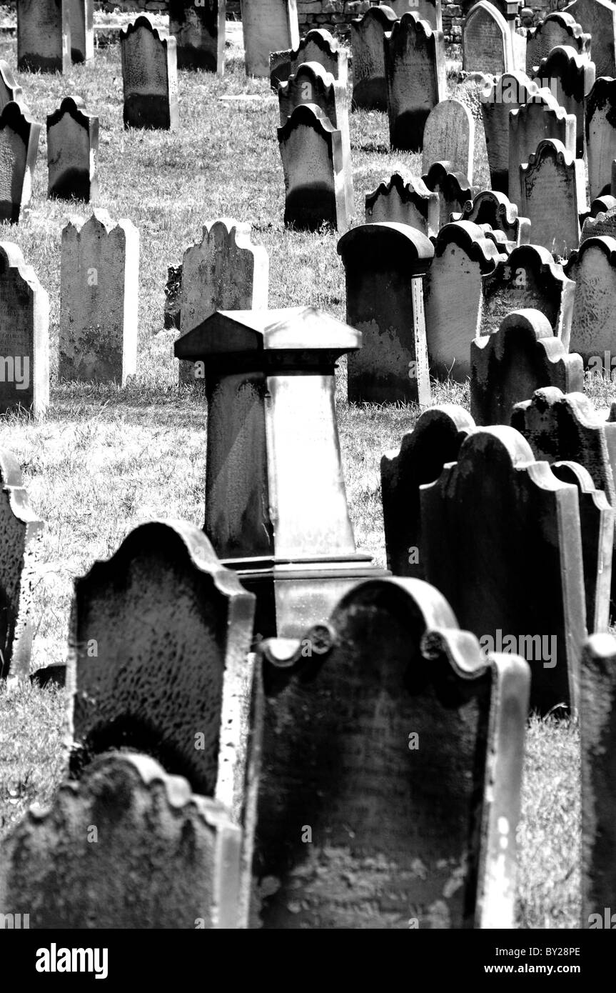 Les pierres tombales à St.Marys church Whitby Yorkshire Banque D'Images
