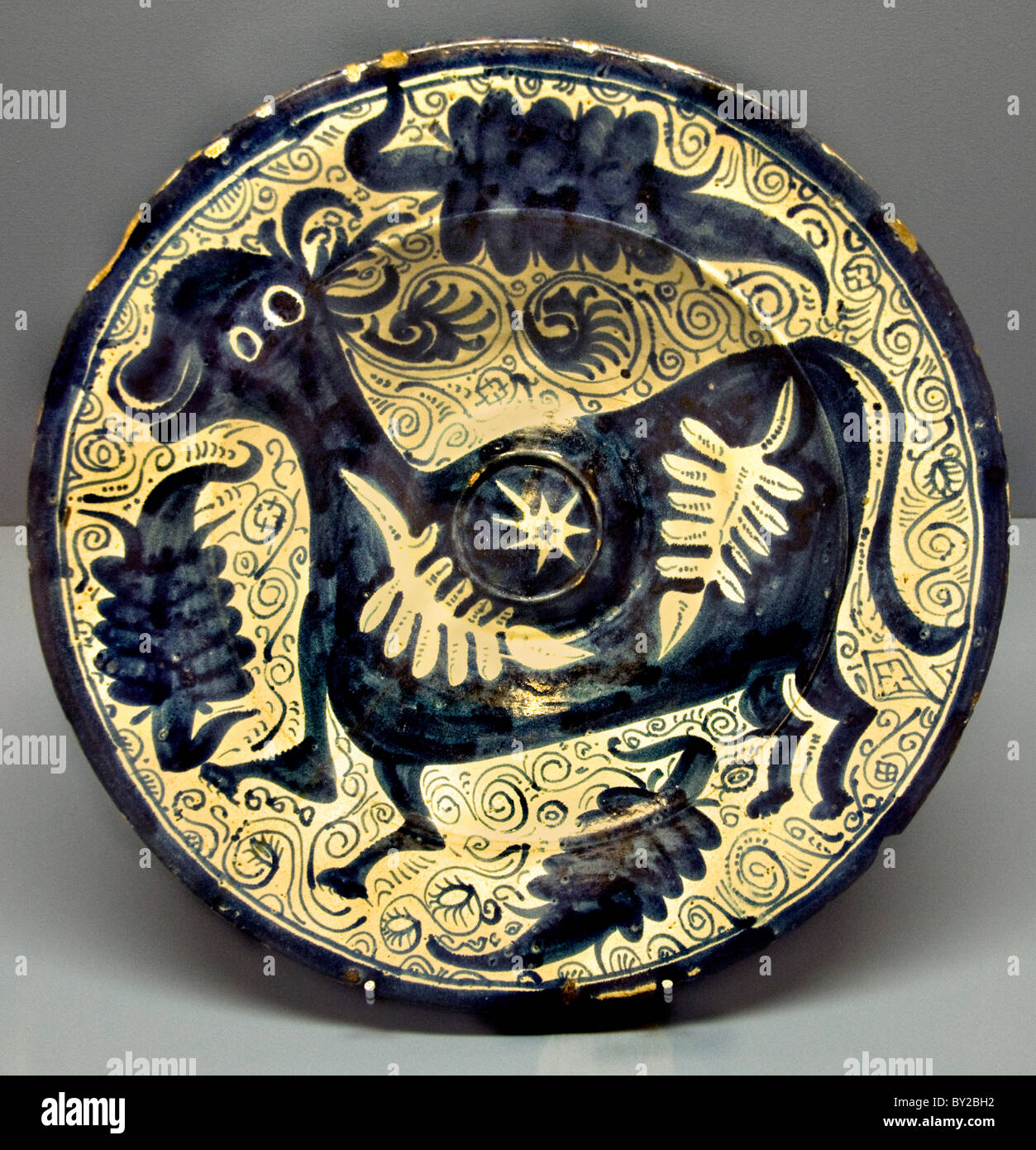 1500 Bull Espagne Espagnol plaque de céramique médiévale Moyen-Âge Banque D'Images