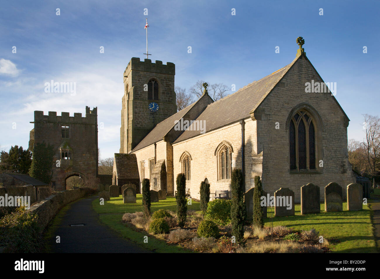 St Nicholas Church et Marmion Tower West Tanfield North Yorkshire Angleterre Banque D'Images