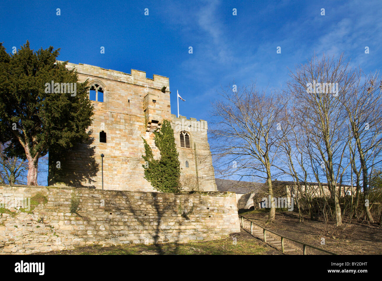 Marmion Tower et Église St Nicholas West Yorkshire Angleterre Nord Tanfield Banque D'Images