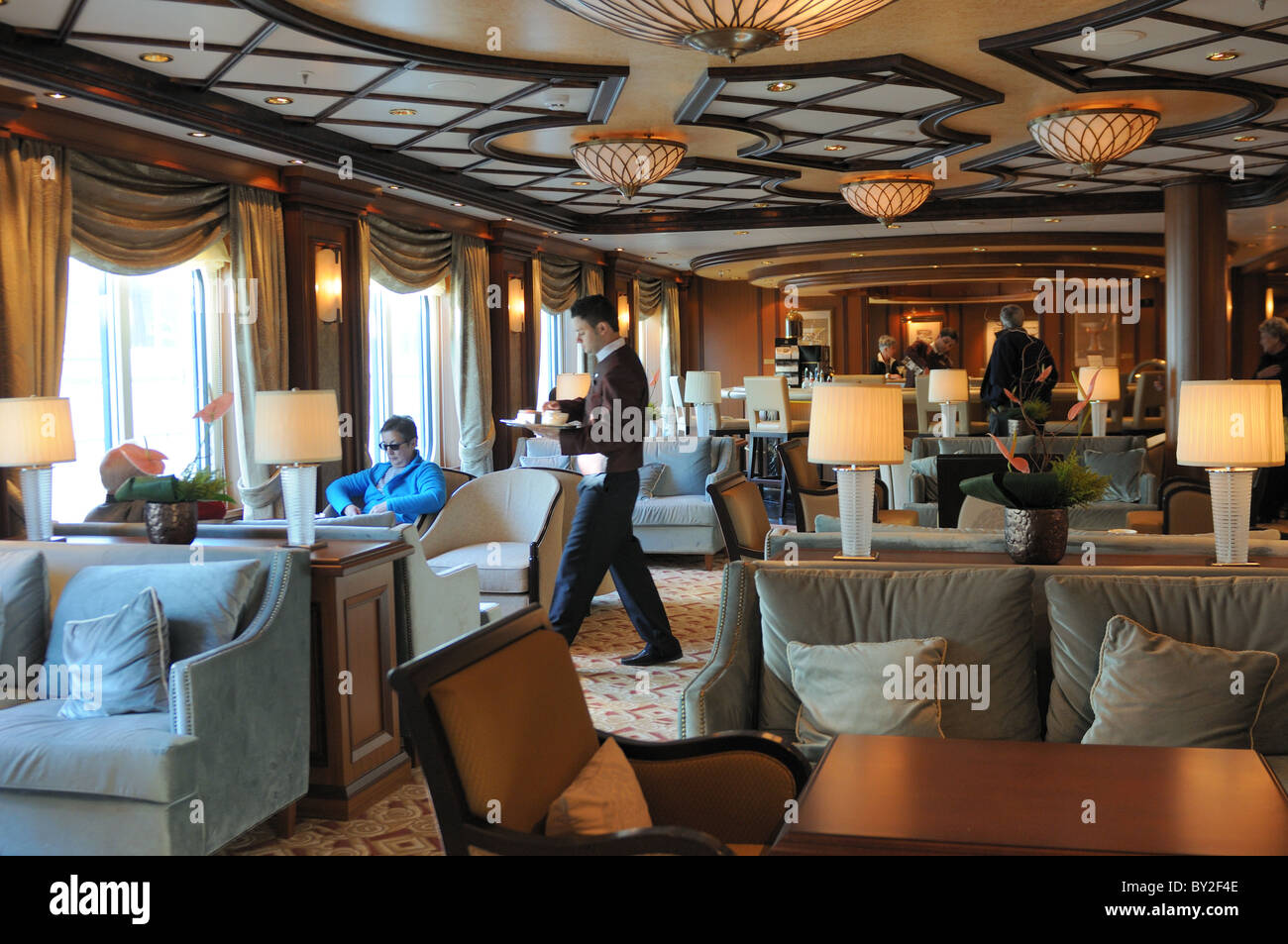 Cafe de la Carinthie est un salon à bord du navire le plus récent de la Cunard, Queen Elizabeth. 13 janvier 2011 Banque D'Images