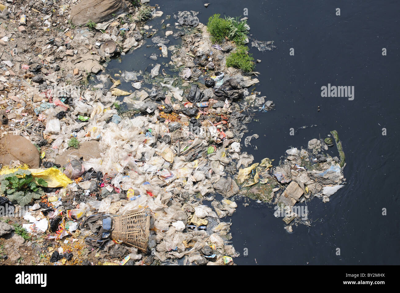 La rivière Bagmati horriblement pollué à Katmandou Banque D'Images