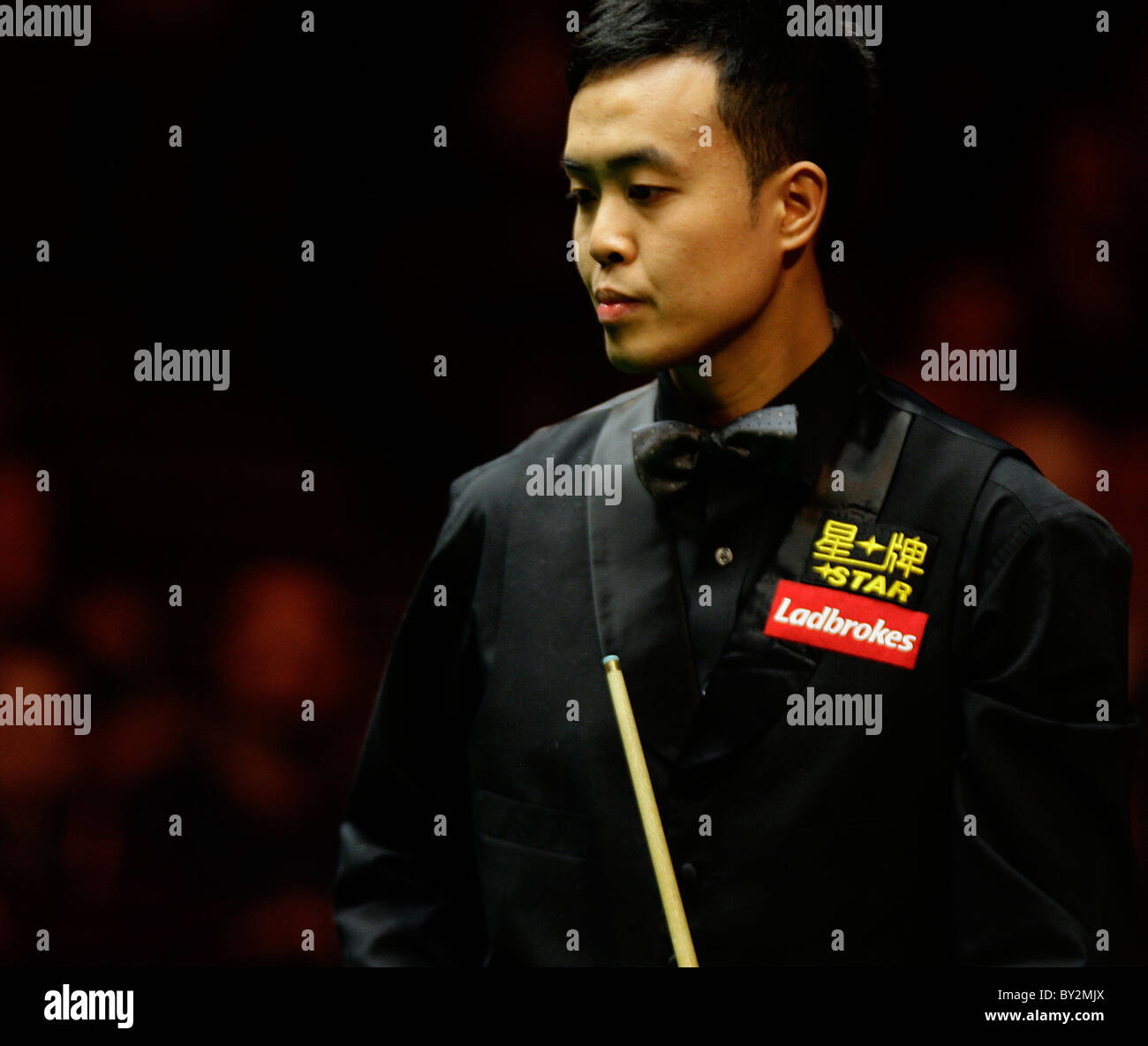 Masters Snooker 2011- Marco Fu en action contre Peter Ebdon Banque D'Images