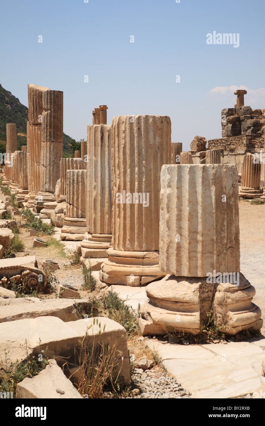 Les colonnes de la basilique romaine à Éphèse, Turquie Banque D'Images