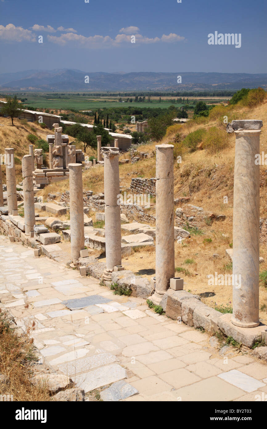 En route bordée de colonnes Basilique Ephèse Turquie Banque D'Images