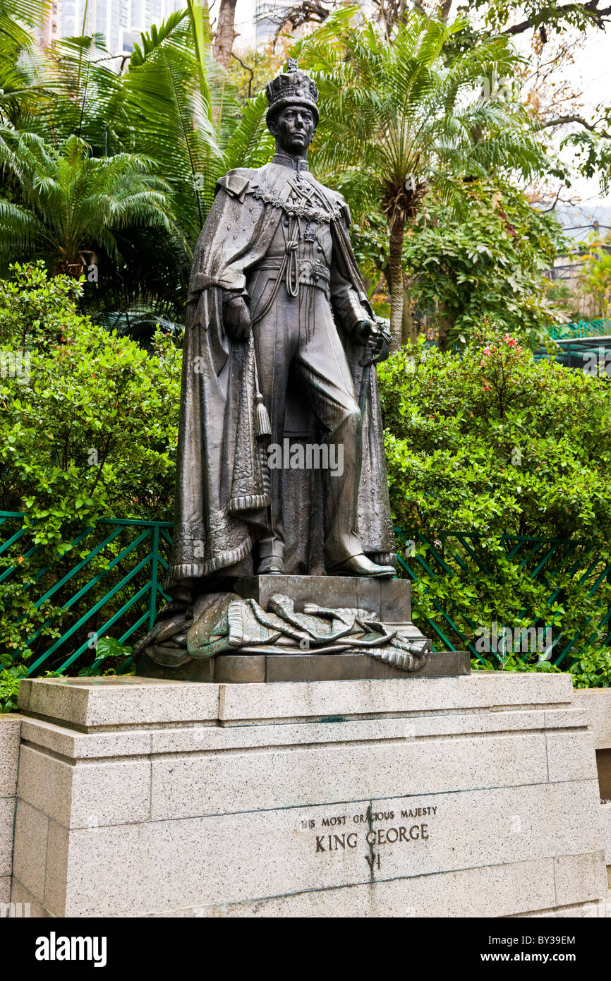 Statue de "sa plus Gracieuse Majesté le Roi George VI' dans les jardins zoologique et botanique de Hong Kong. JMH4156 Banque D'Images