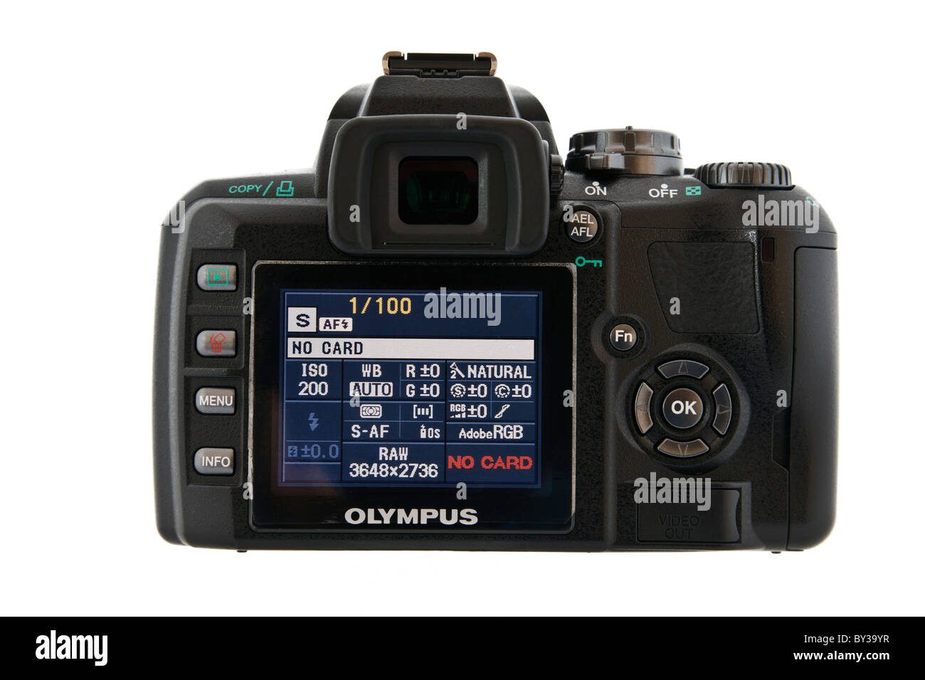 Vue arrière d'un Olympus E400 appareil photo reflex numérique quatre tiers menu LCD écran avec l'information sur un fond blanc. UK Banque D'Images