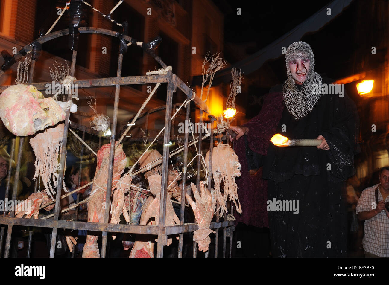 Procession ' Compagnie ' Saint ( la mythologie celtique ) . Quichotte ' marché ' Semaine Cervantes ALCALÁ DE HENARES Madrid ESPAGNE Banque D'Images