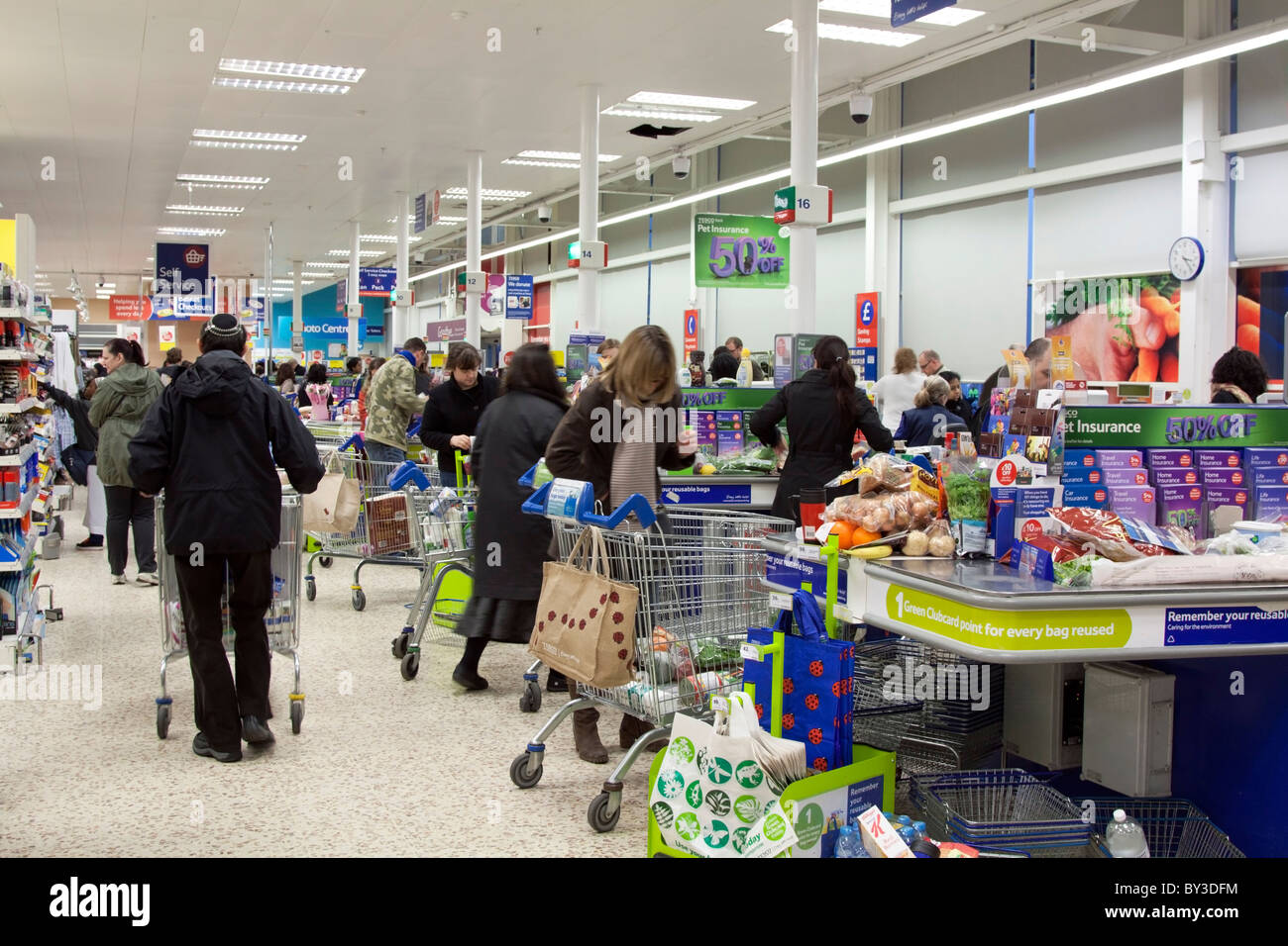 Caisses - Tesco - Colney Hatch - Londres Banque D'Images