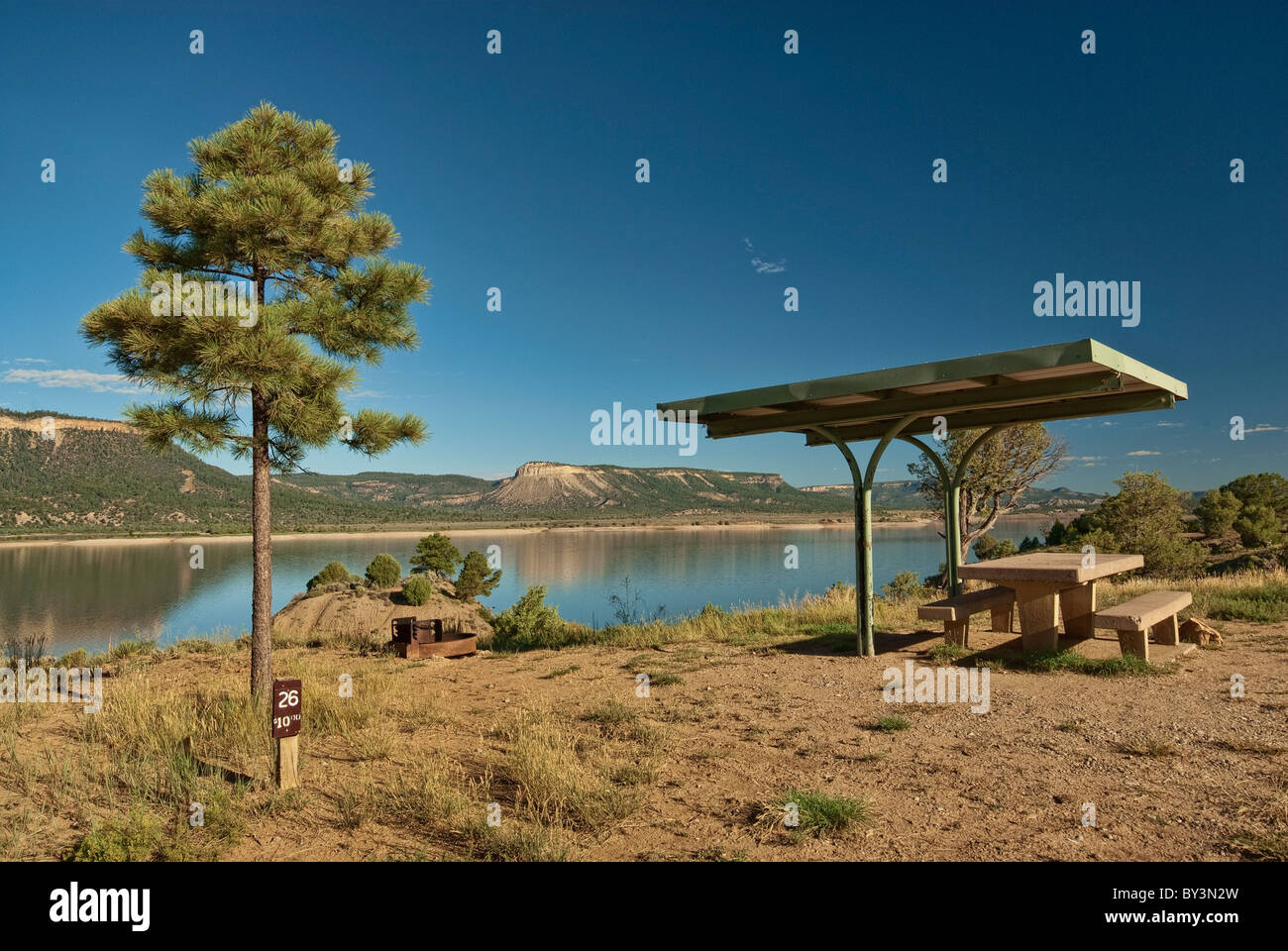 Camping à El Vado Lake State Park près de Tierra Amarilla, New Mexico, USA Banque D'Images