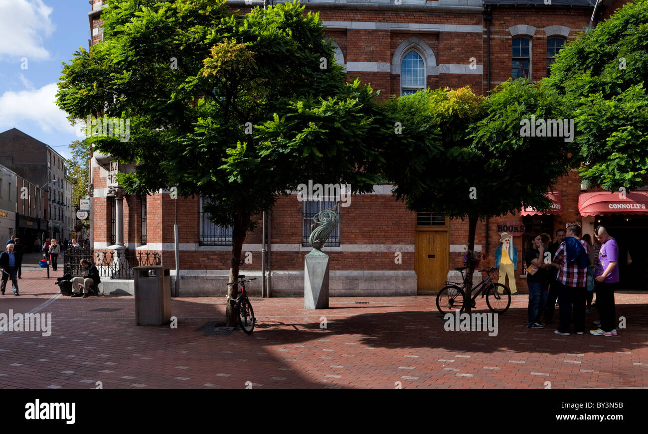 Une sculpture commémorative de guitariste rock Rory Gallagher Rory Gallagher en place, la ville de Cork, Irlande Banque D'Images