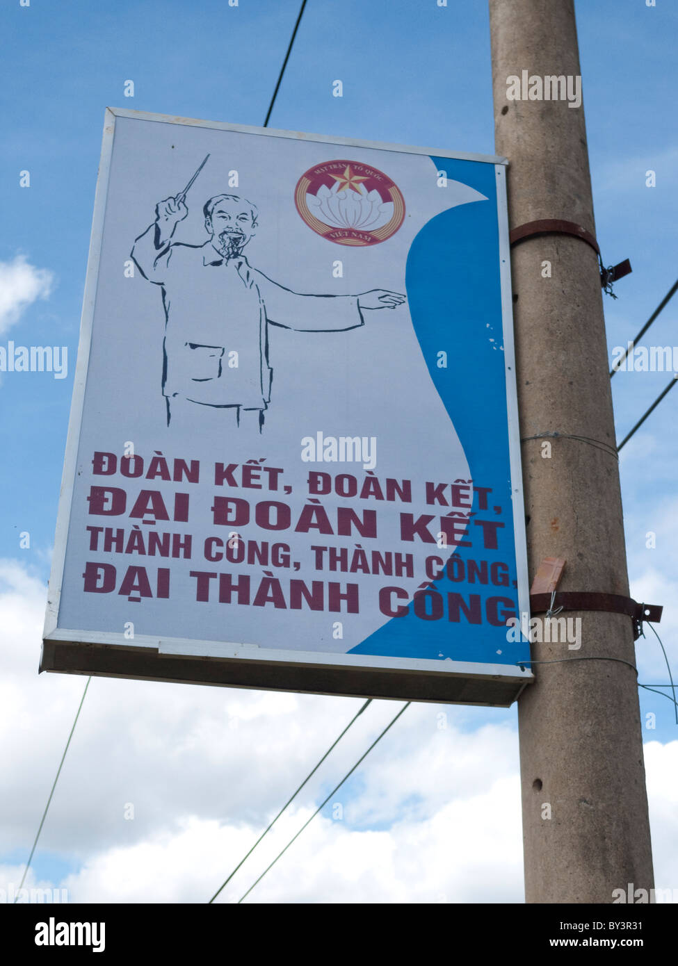 Dalat, Vietnam, affiche de propagande faisant appel aux gens de suivre la fin du le président Ho Chi Minh valeurs morales peut être vu dans tout le pays. Banque D'Images