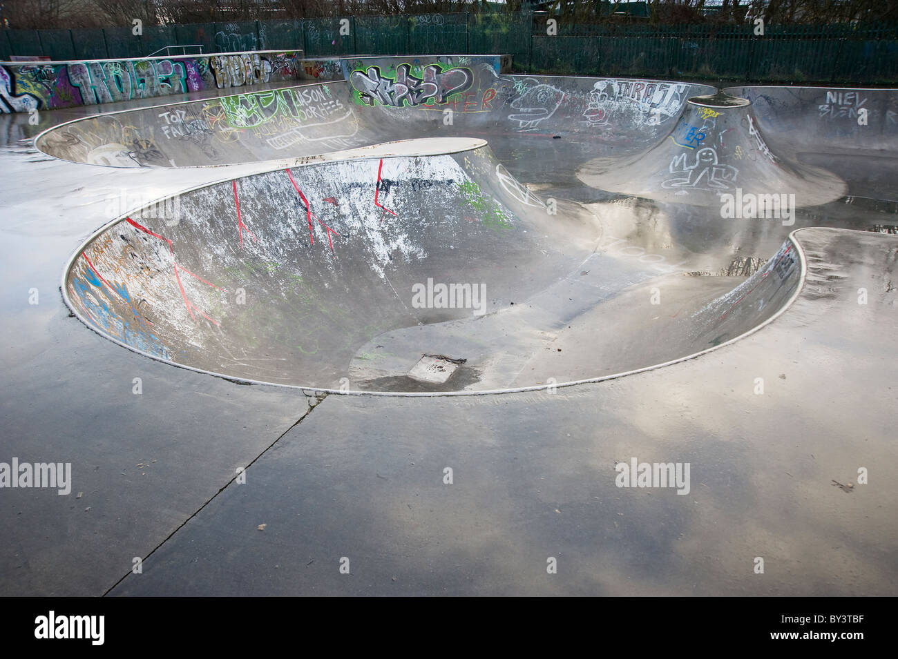 Empty skate park Banque de photographies et d'images à haute résolution -  Alamy
