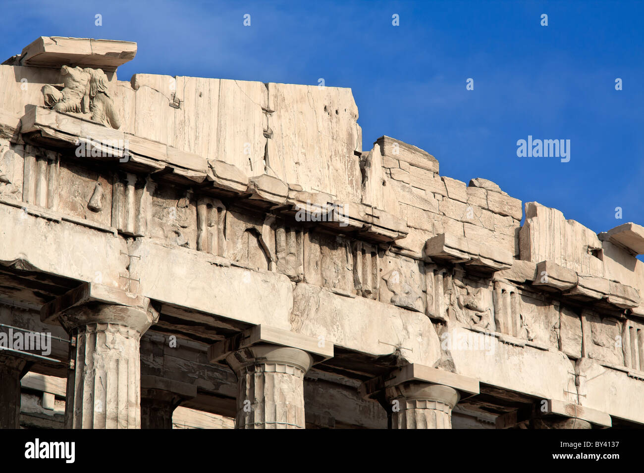 Le Parthénon d'Athènes metope sur la colline de l'Acropole en Grèce Banque D'Images