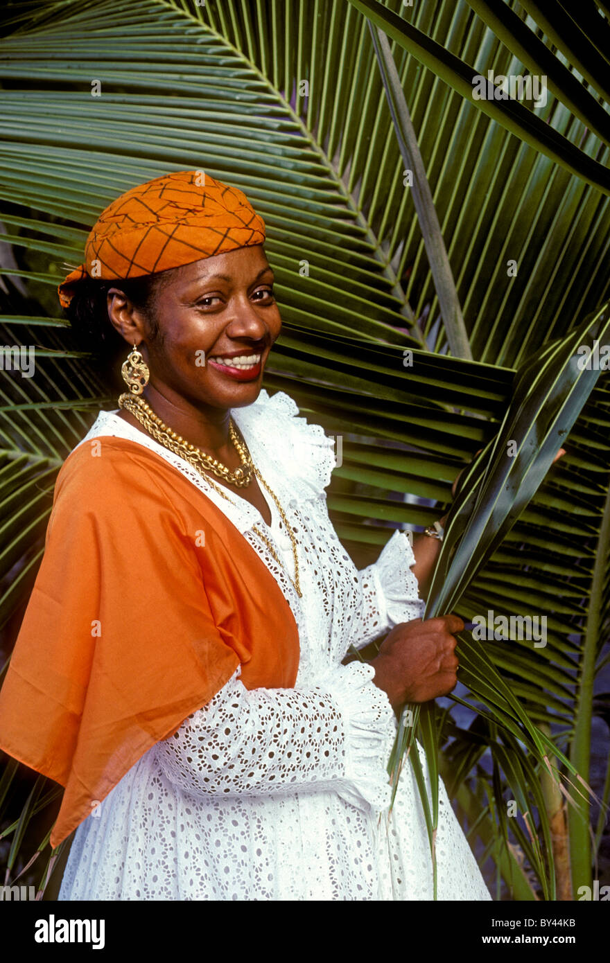 1, l'une, femme, Lucienne Salcede, célèbre chef cuisinier, chef de cuisine, cuisinier, la plage de Grande Anse, plage, Deshaies, Basse-Terre, Guadeloupe, île de Basse-Terre Banque D'Images