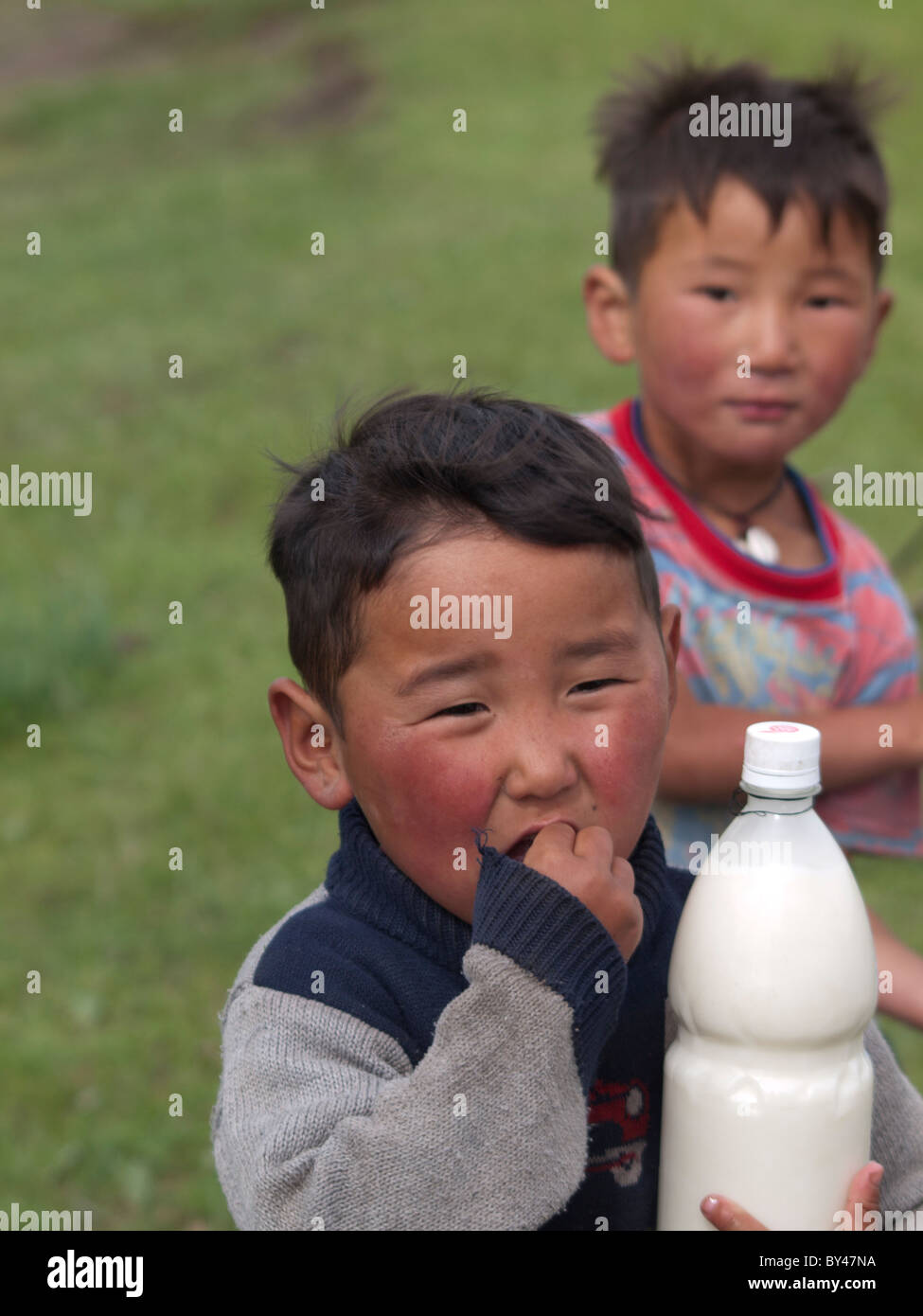 Enfants mongols airag vente Banque D'Images
