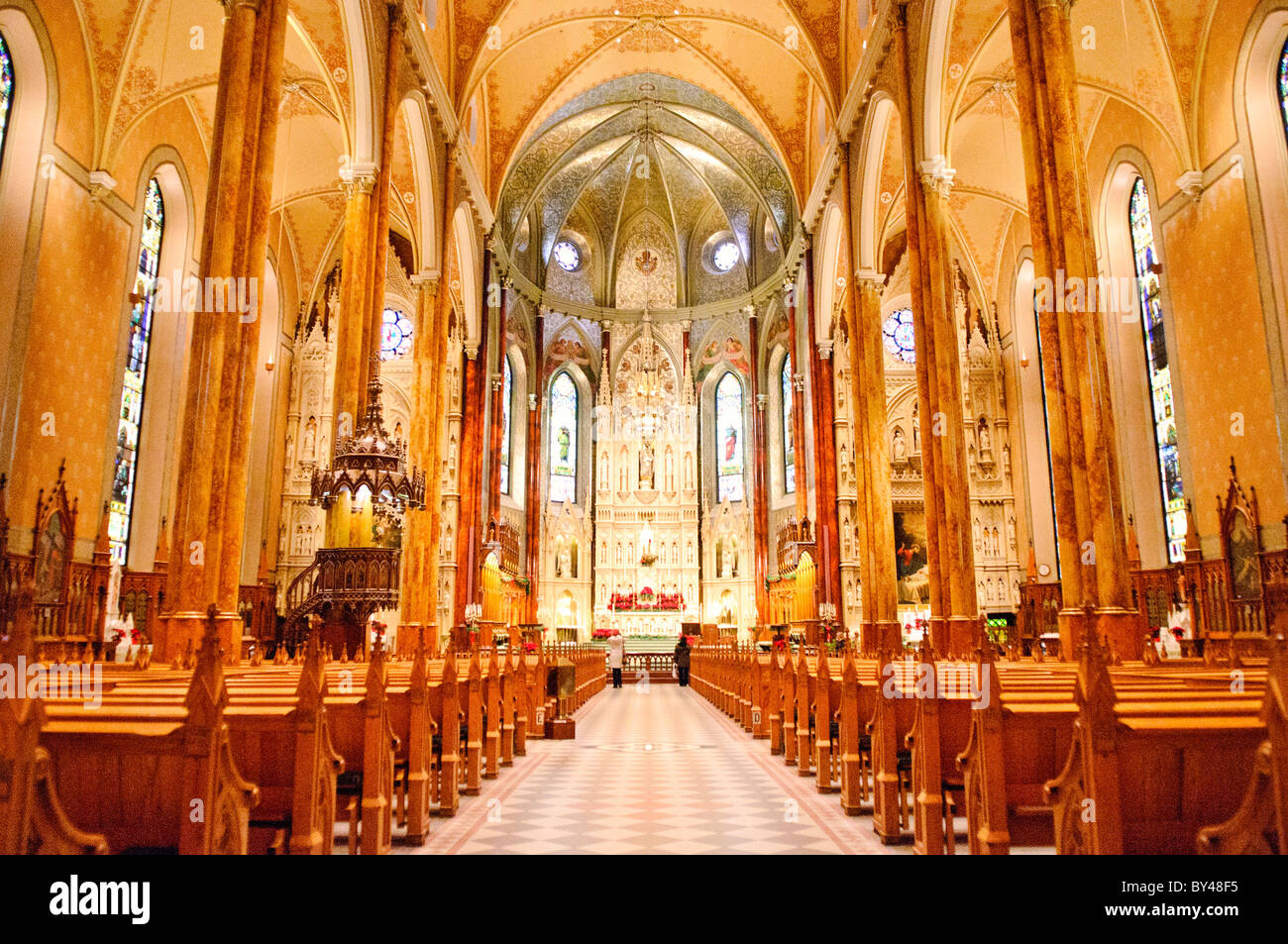 Montréal, Canada - Montreal's Saint Patrick's Basilica. Construite par les missionnaires français en 1947 pour la population irlandaise catholique de la ville, il présente une impressionnante et une utilisation du bois à l'interne. Banque D'Images