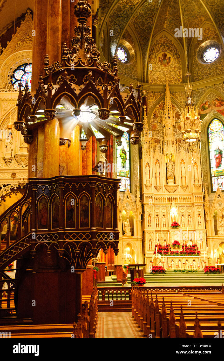 Montréal, Canada - Montreal's Saint Patrick's Basilica. Construite par les missionnaires français en 1947 pour la population irlandaise catholique de la ville, il présente une impressionnante et une utilisation du bois à l'interne. Banque D'Images