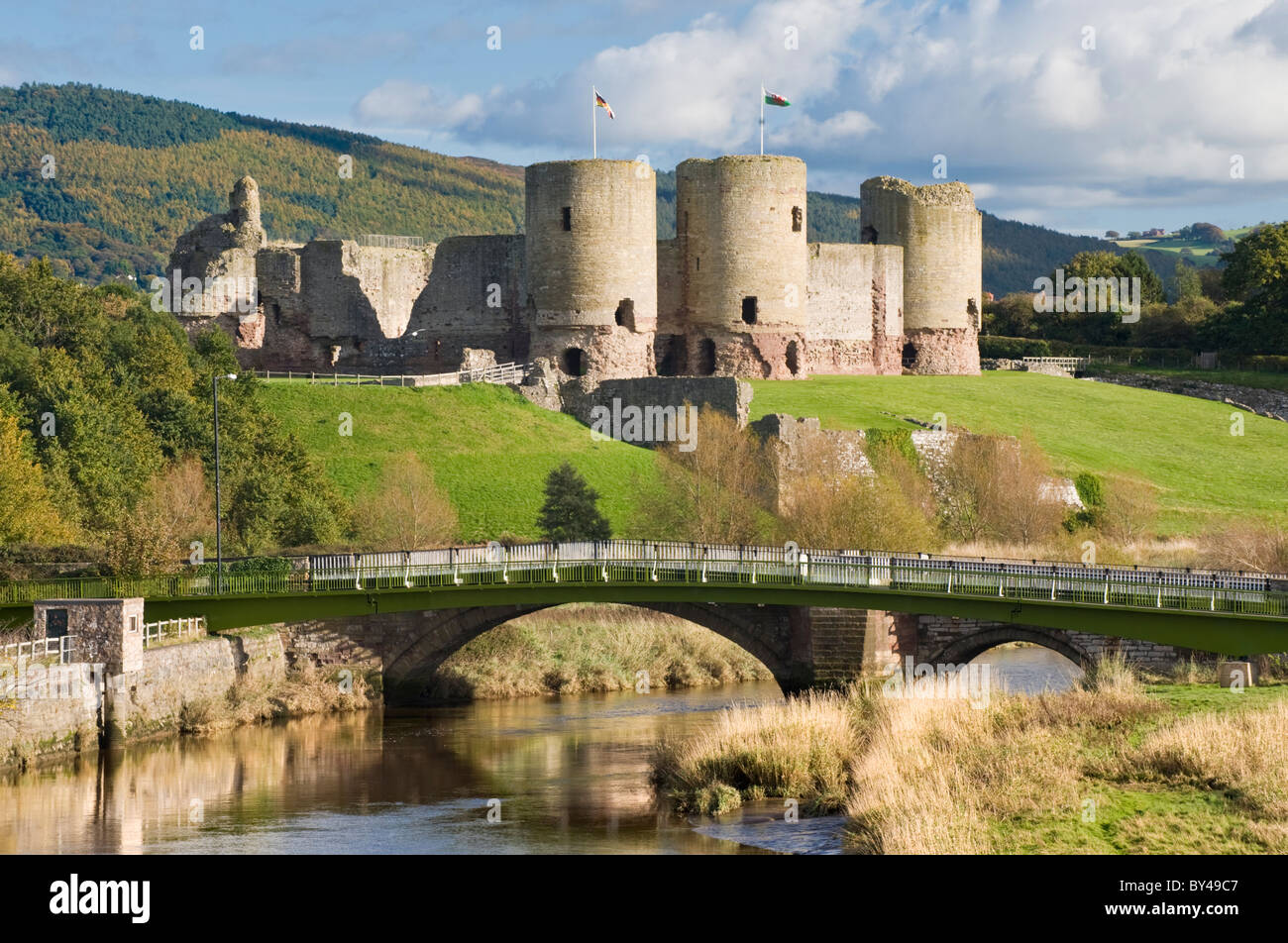 Le Château de Rhuddlan & la Rivière Clwyd (Afon Clwyd), Denbighshire, Rhuddlan, au nord du Pays de Galles , Grande-Bretagne Banque D'Images