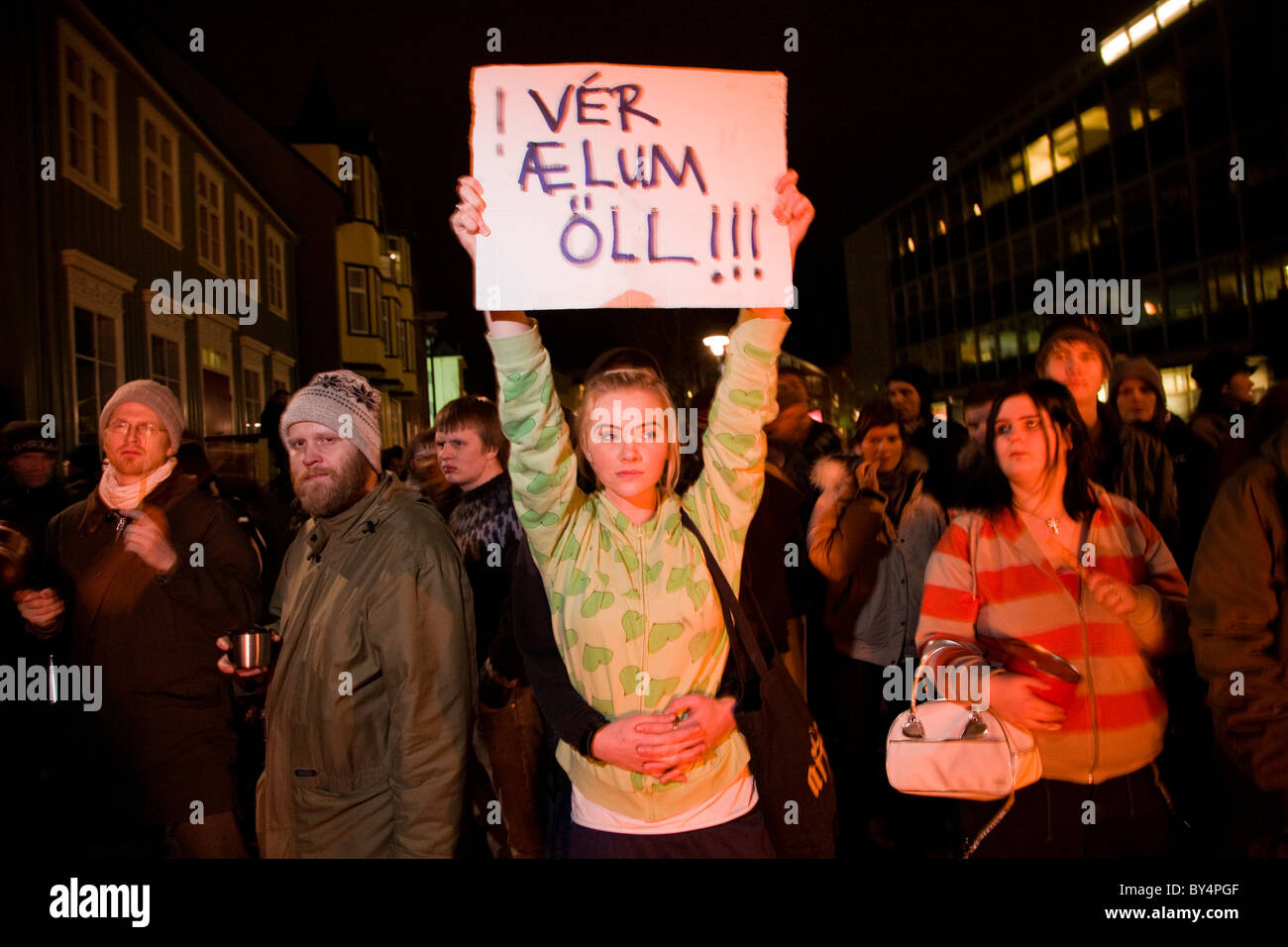Le centre-ville de Reykjavík, Islande : manifestants protester devant le Parlement islandais Banque D'Images