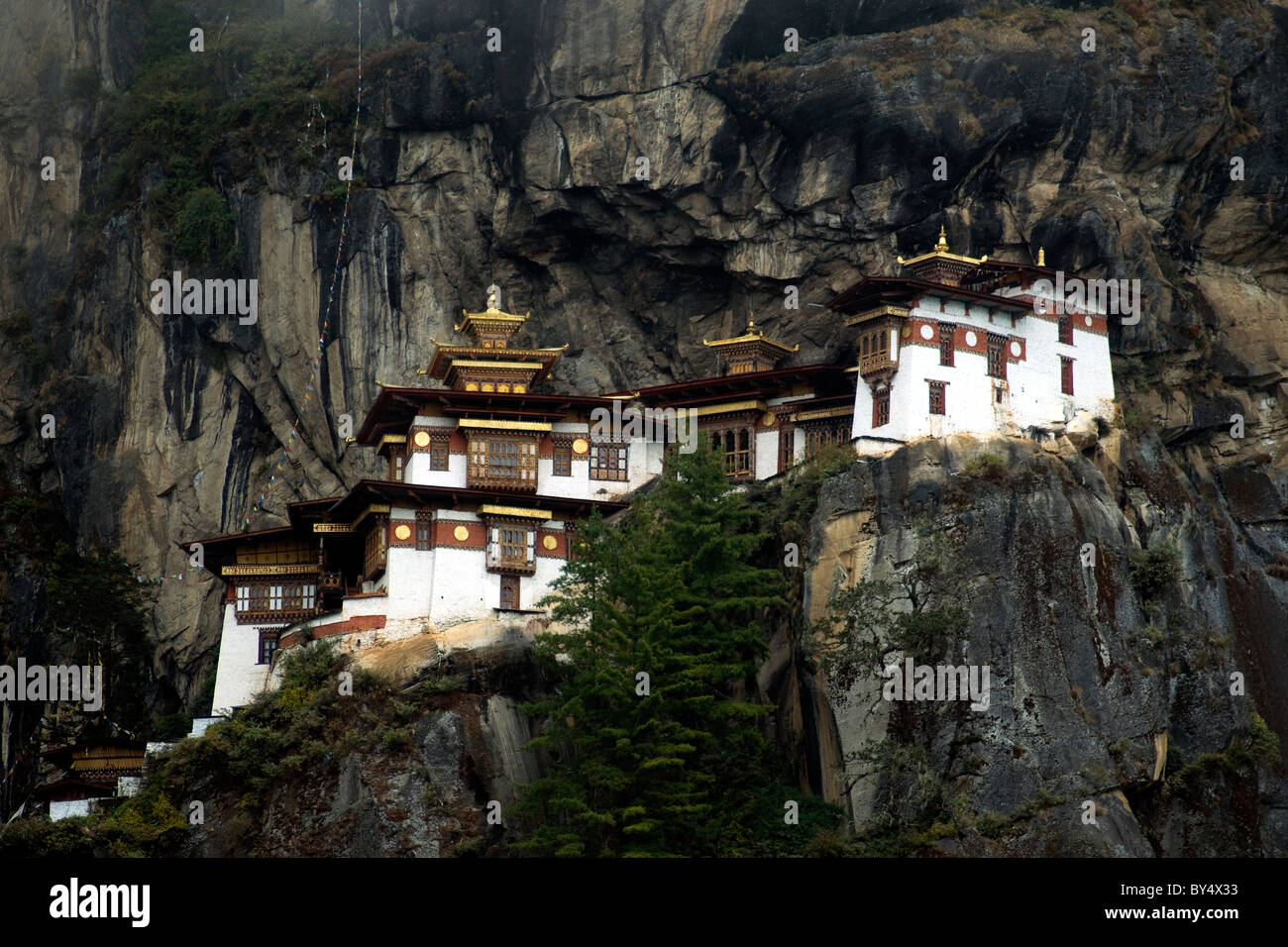 Le nid du tigre, ou de Taktsang, un monastère bouddhiste situé de façon spectaculaire en haut d'une falaise au Bhoutan Banque D'Images