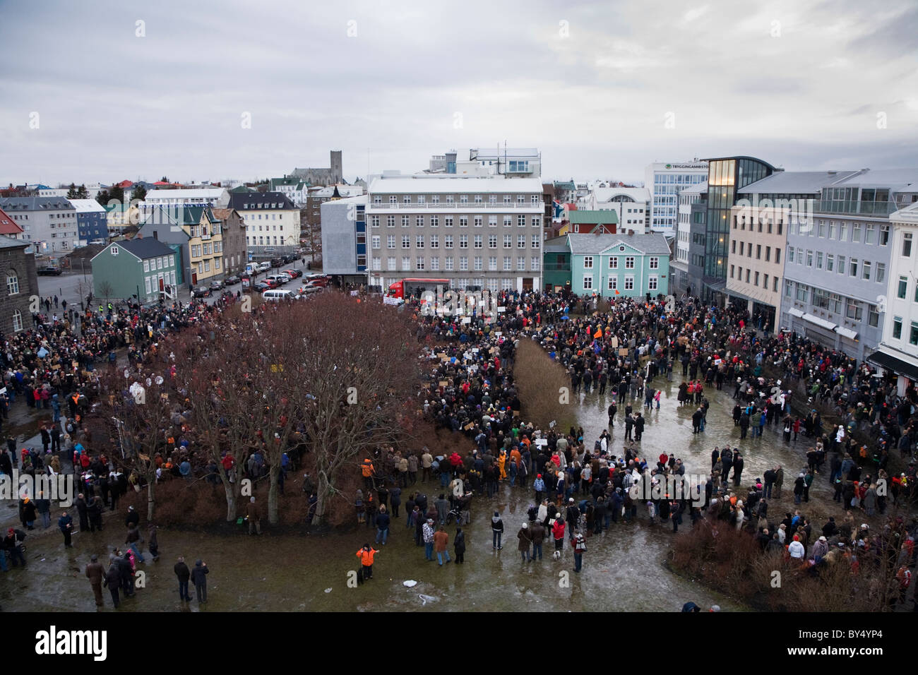 Manifestants à Austurvollur, Reykjavik Islande Banque D'Images
