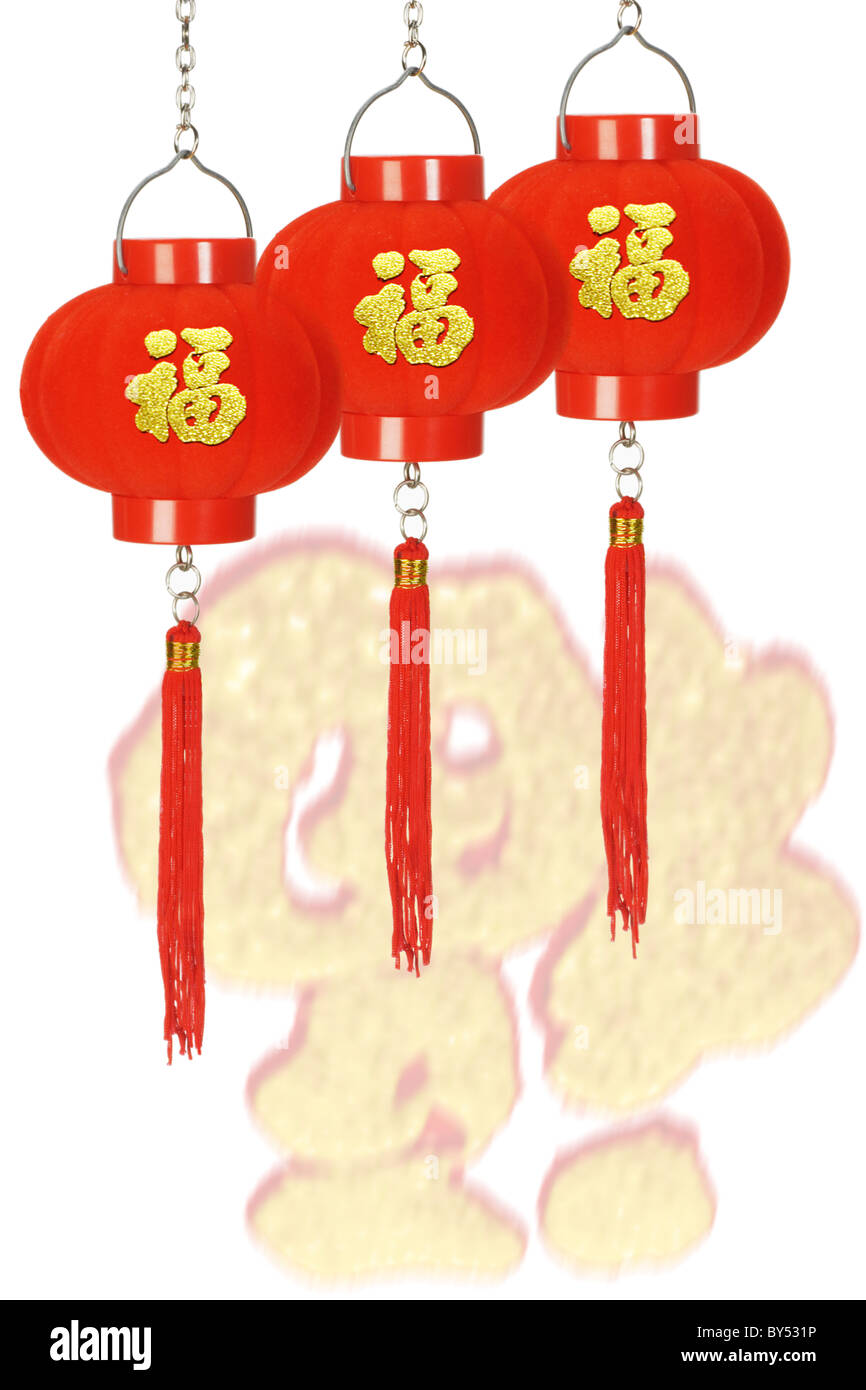 La prospérité du Nouvel An chinois Calligraphie inversée contre lanternes sur fond blanc Banque D'Images