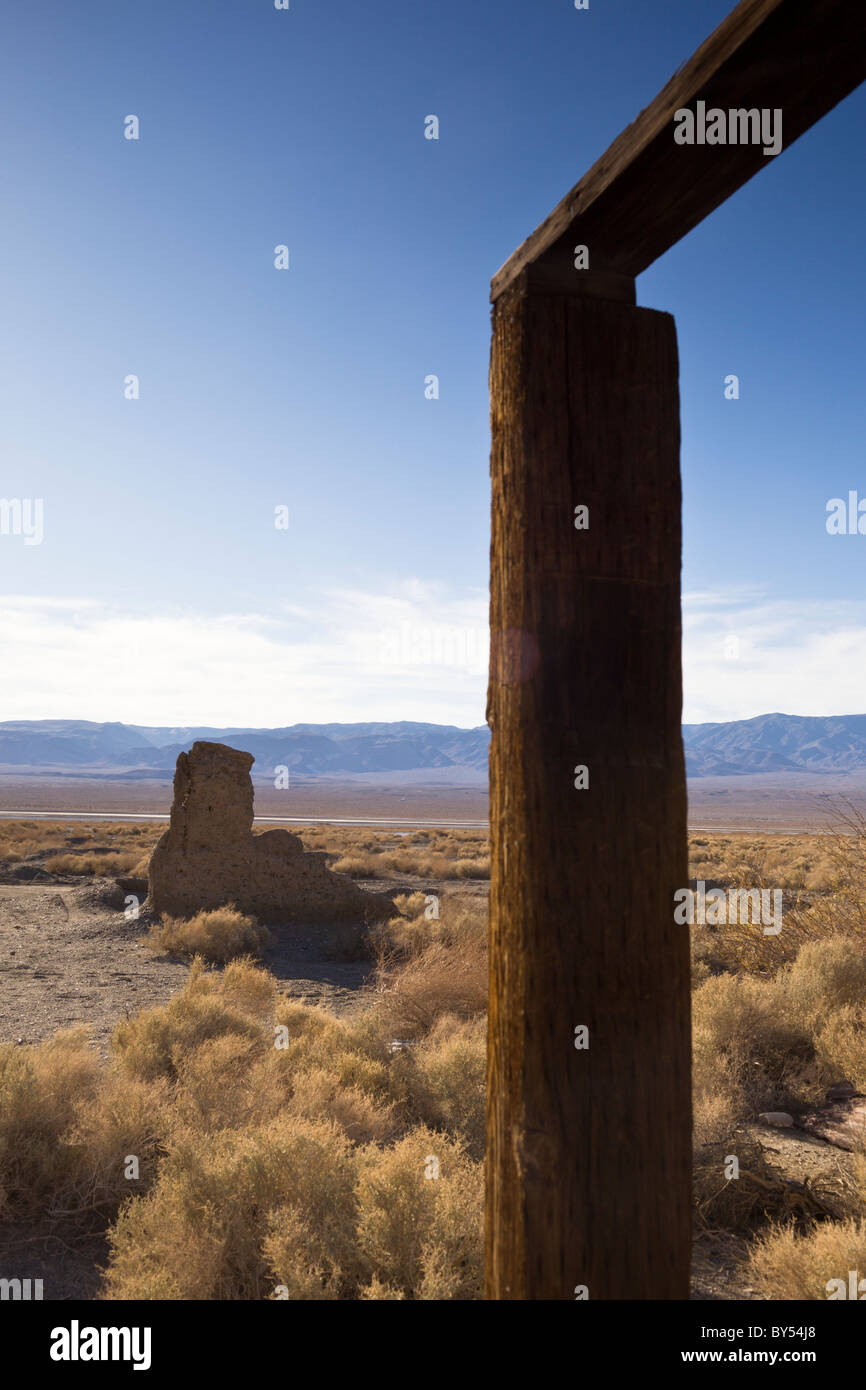 Ruines d'un bâtiment abandonné dans la région de Ballarat, vallée de la mort d'une ville fantôme qui a prospéré à partir de 1897 à 1905 en Californie, Etats-Unis. Banque D'Images