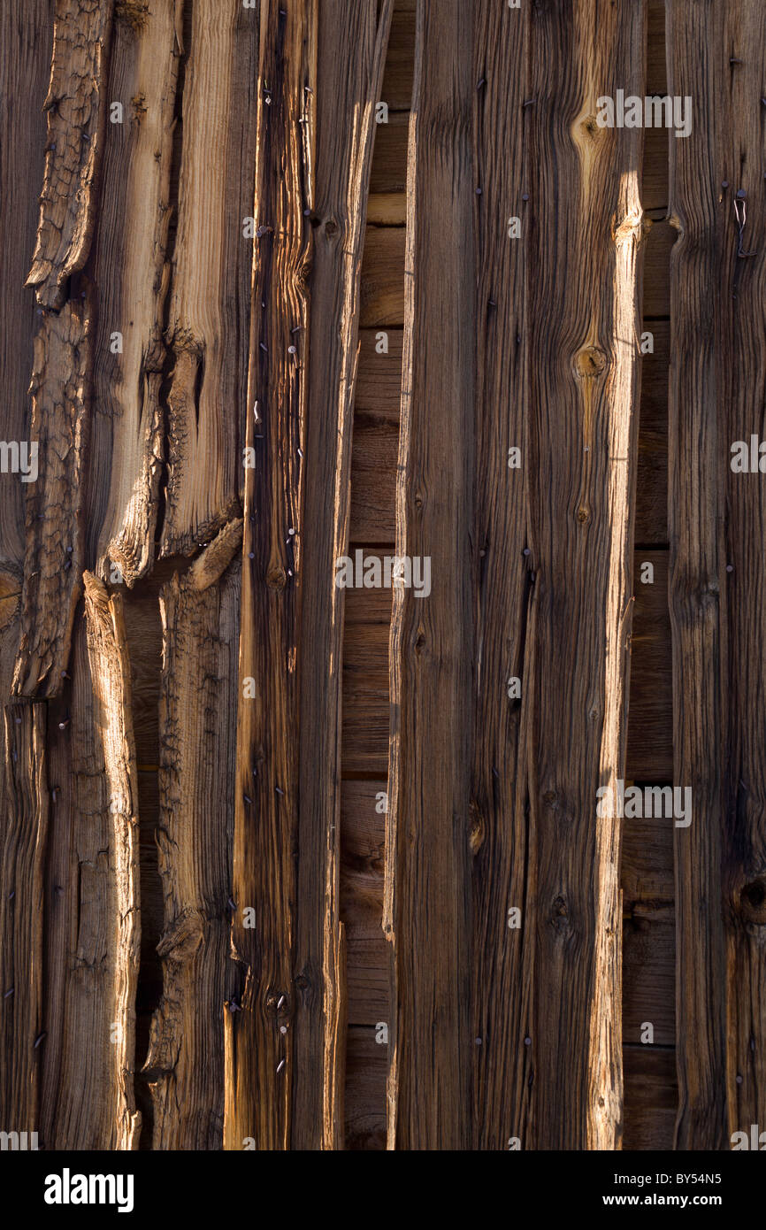 Détail de la ruines de la prison en bois dans la vallée de la mort ville fantôme de Ballarat, California, USA. Banque D'Images