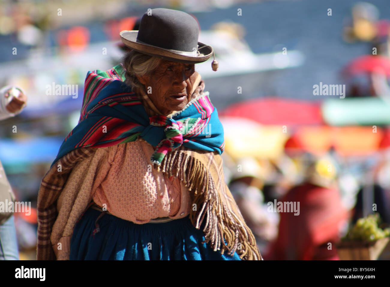 Femme bolivienne en costume traditionnel Banque D'Images