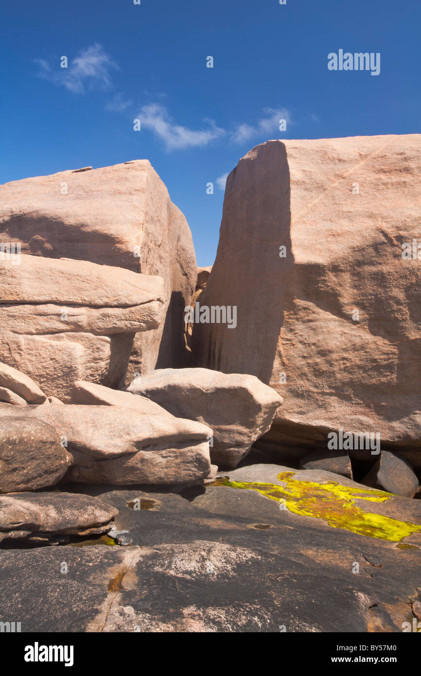 Grand split rock à Merchant Rocks, Leeuwin Naturaliste National Park, Australie occidentale, Yallingup Banque D'Images