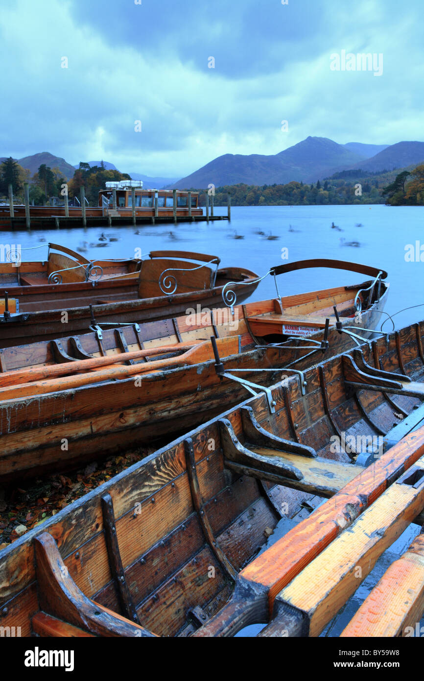 Des barques, au bord du lac Derwentwater Keswick, English Lakes District, uk Banque D'Images