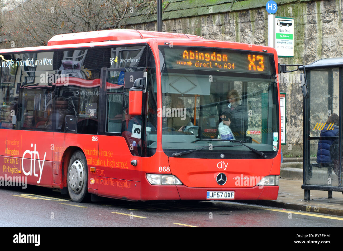 Oxford City bus à l'arrêt de bus à St Aldates, Oxford, UK Banque D'Images