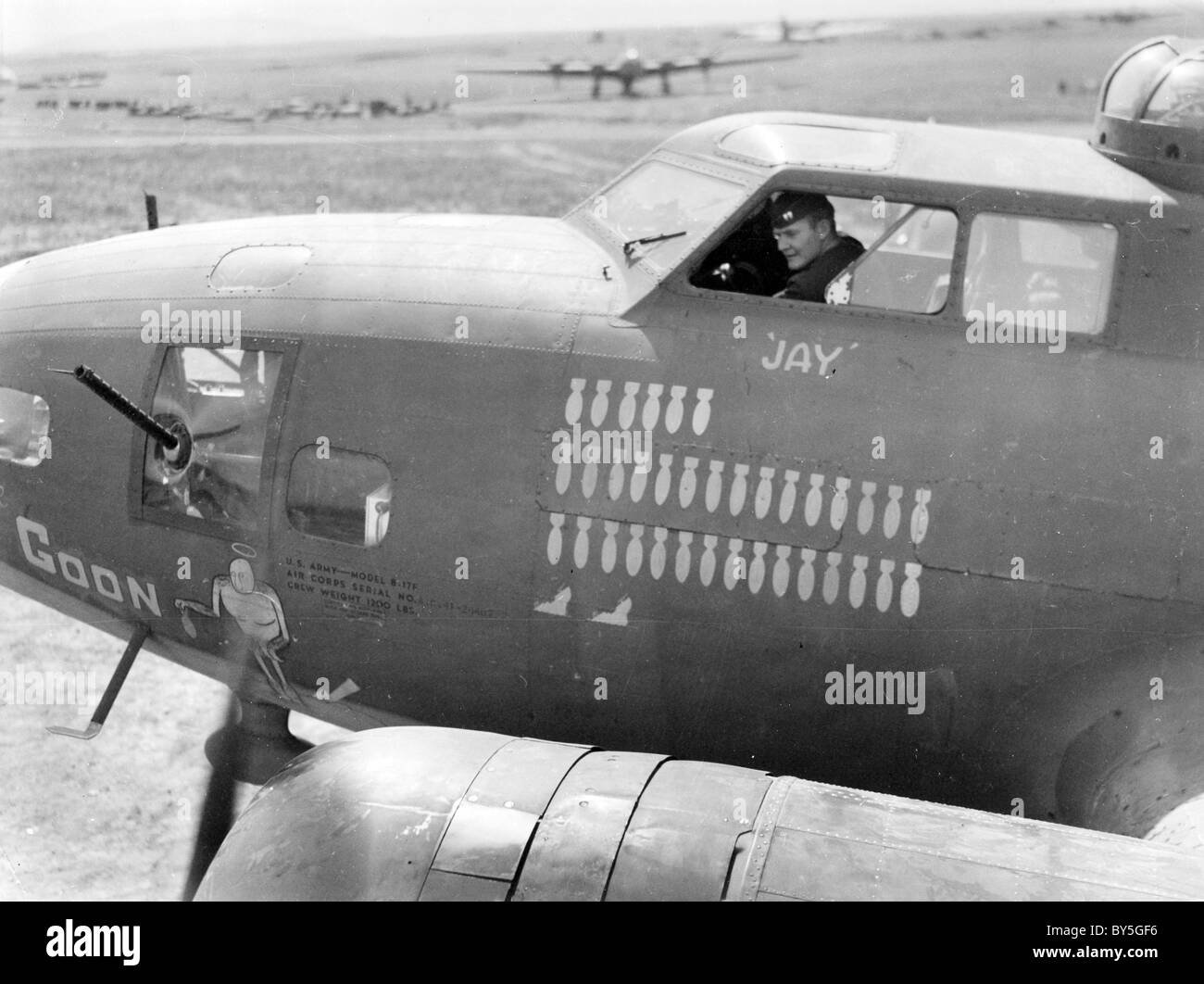 B-17 de l'USAAF vol de base tunisienne en 1944 dans le cadre de l'opération Husky, l'invasion de la Sicile. Le Capitaine Jay pilote Shelley. Banque D'Images