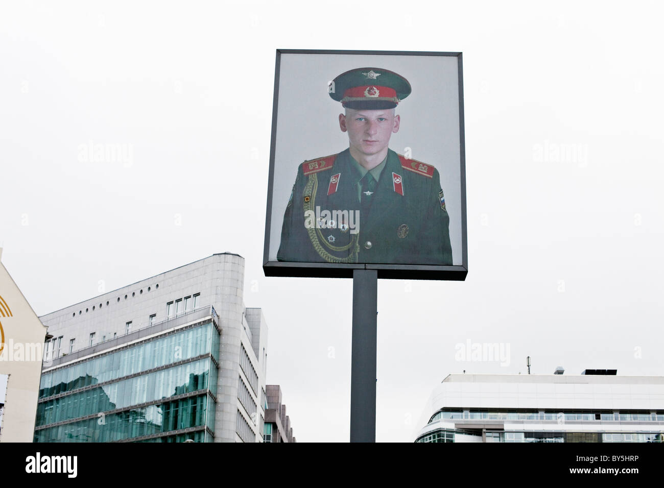 Allemagne,Berlin.Check Point Charlie, portrait d'un soldat soviétique Banque D'Images