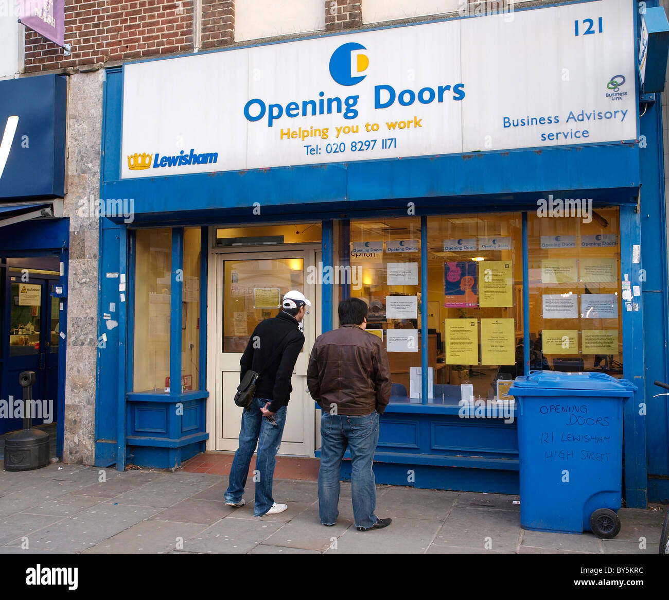 L'ouverture des portes Lewisham Business Advisory Service est fermeture sur le 18/02/2011 à cause de coupes sauvages dans les services en conseil Lewisham Banque D'Images