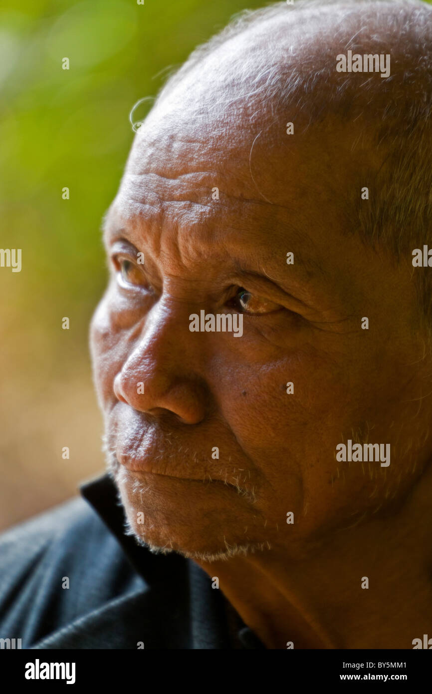 Old man, Jinuo Luoke Jinuo Jinuo (Shan), Jinghong, Xishuangbanna, Province du Yunnan, en République populaire de Chine. JMH4317 Banque D'Images