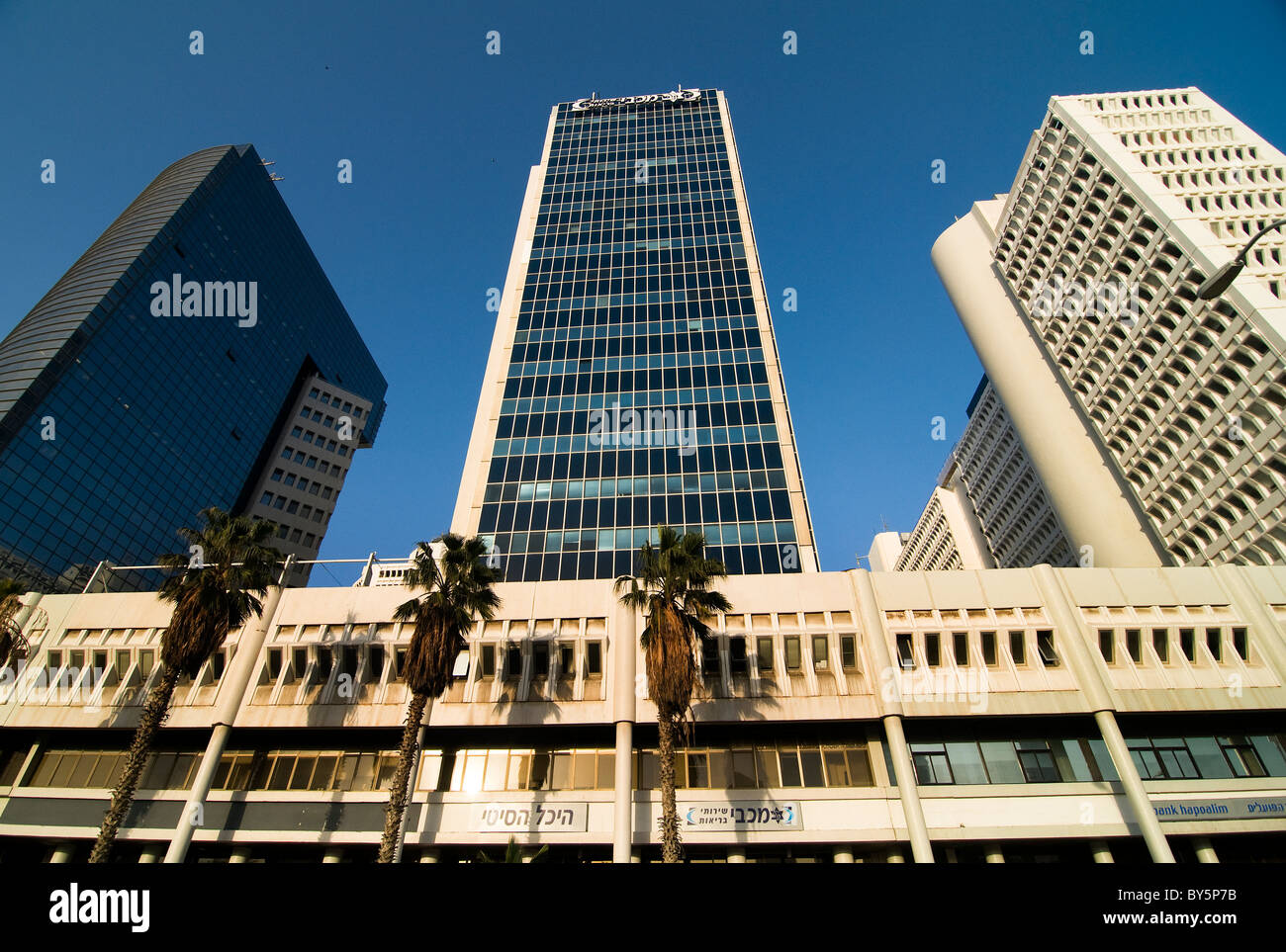 Les centres commerciaux et d'affaires à Tel Aviv. Banque D'Images