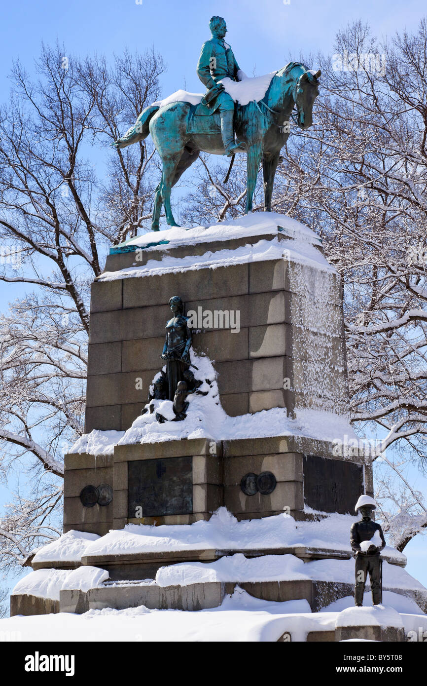 Le général William Tecumseh Sherman, célèbre héros de la guerre civile, Statue Pennsylvania Avenue après la tempête de Washington DC Banque D'Images