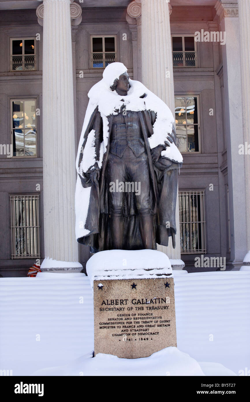 Albert Gallatin statue après tempête Hiver Département du Trésor des États-Unis Washington DC Banque D'Images