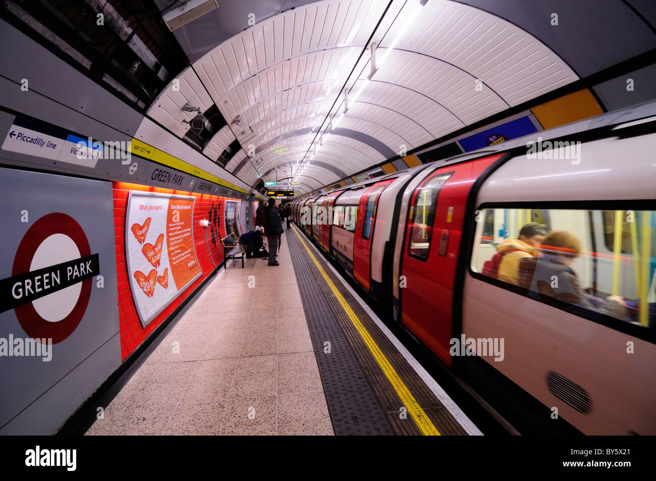 La station de métro Green Park Jubilee Line plate-forme, Londres, Angleterre, Royaume-Uni Banque D'Images