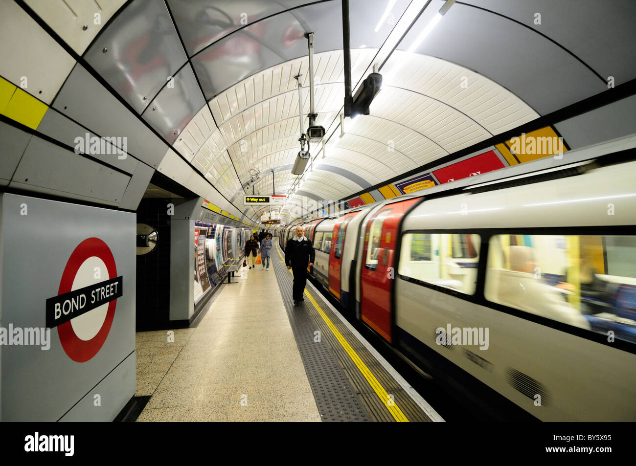La station de métro de Bond Street Jubilee Line plate-forme, Londres, Angleterre, Royaume-Uni Banque D'Images