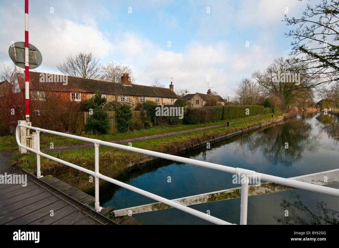 Le pont sur le canal à Basingstoke Hampshire Angleterre North Warnborough Banque D'Images