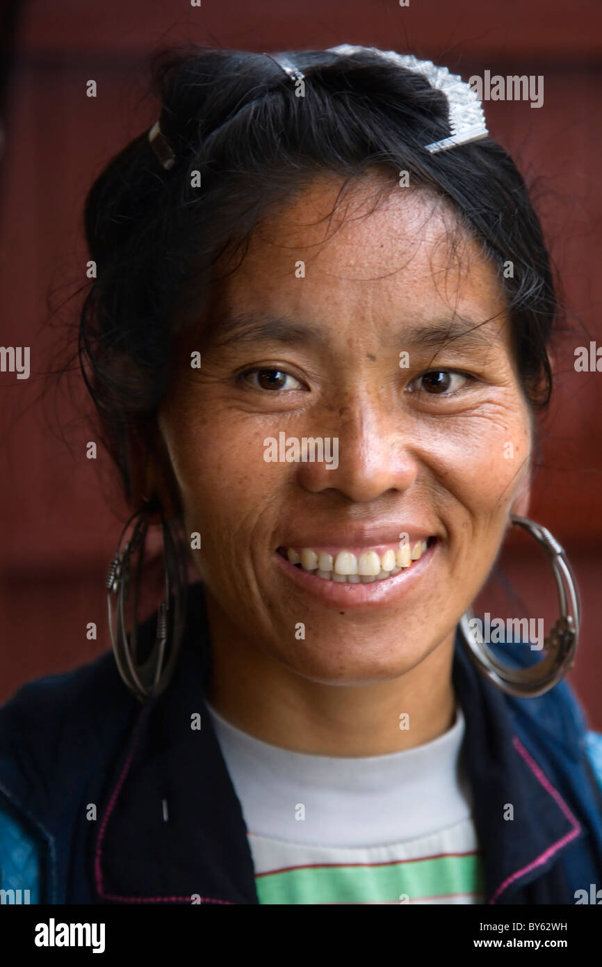 Femme ethnique hmong noir. Sapa, province de Lao Cai, Vietnam. Banque D'Images
