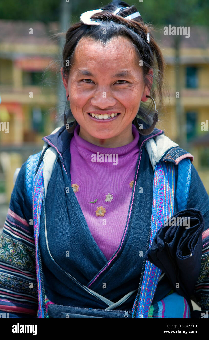 Femme ethnique hmong noir. Sapa, province de Lao Cai, Vietnam. Banque D'Images