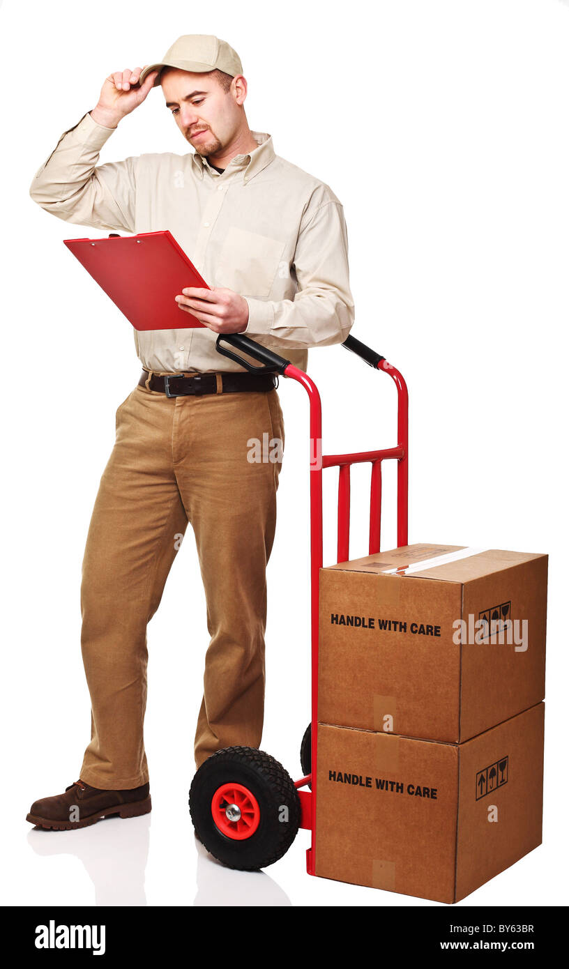 Delivery man au travail isolé sur fond blanc Banque D'Images